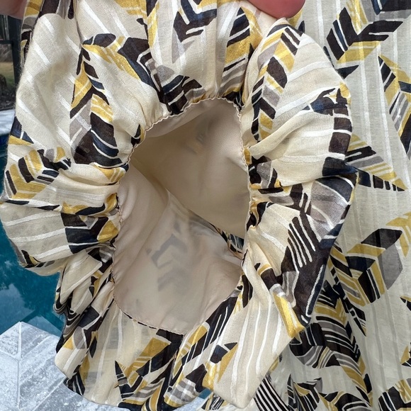 BCBGMAXAZRIA Womens
Floral Print V-Neck Top Blouse - Picture 8 of 9